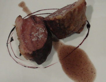 Galta de vedella cuites a baixa temperatura amb salsa de porto