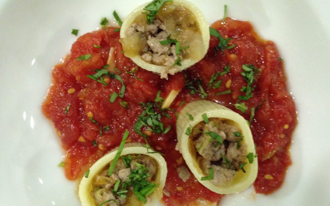 Mezzi Paccheri farcits de carn amb salsa de tomàquet “Paolo Petri”