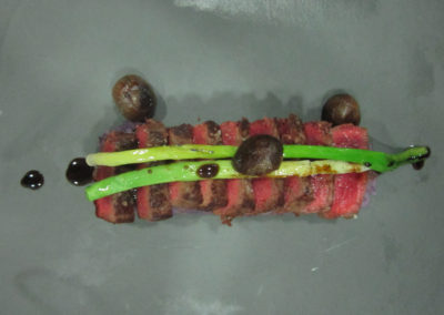 Wagyu, patata mora, alls tendres i cebetes confitades