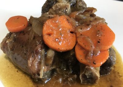 Cua de vedella cuita 15h amb vermut negre